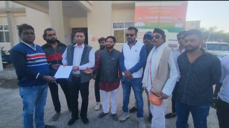 नदी पुरा में अवैध रूप से बनाई जा रही है मस्जिद को लेकर विश्व हिंदू परिषद बजरंग दल ने तहसीलदार को ज्ञापन सौंपा