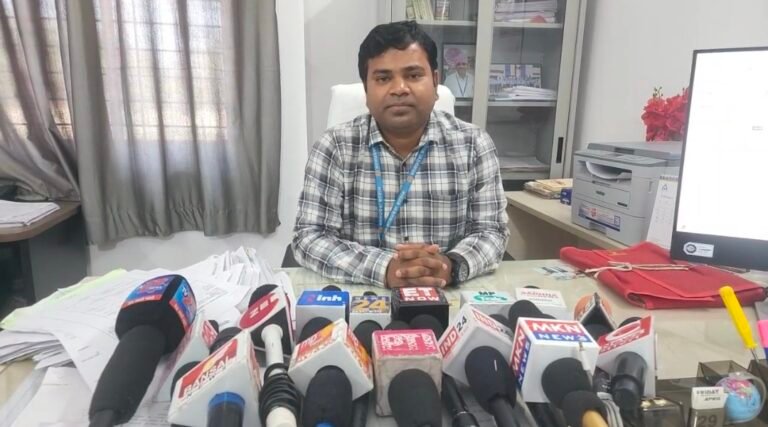 सरपंच और जीआरएस द्वारा कलेक्टर गोस्वामी ज्ञापन
