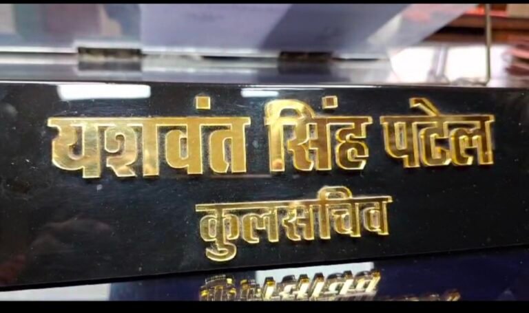 वह चैंबर अपना शील कर देते हैं