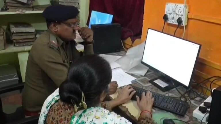शिक्षक की करतूत सामने आई