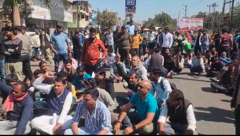 इलाज के दौरान मौत होने के बाद परिजनों ने किया हंगामा