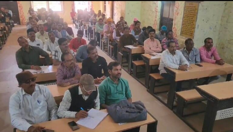 जनपद शिक्षा केंद्र में आयोजित हुई परीक्षा बैठक