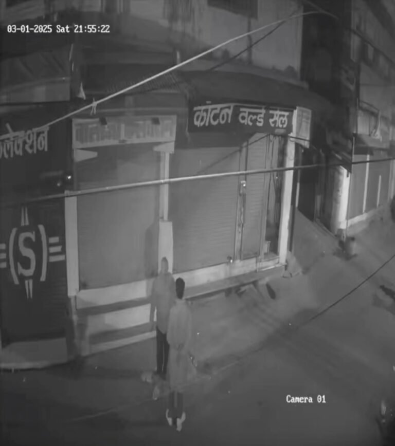 शनिवार तेरा एक बुजुर्ग का मोबाइल लेकर युवक हुआ रफू चक्कर