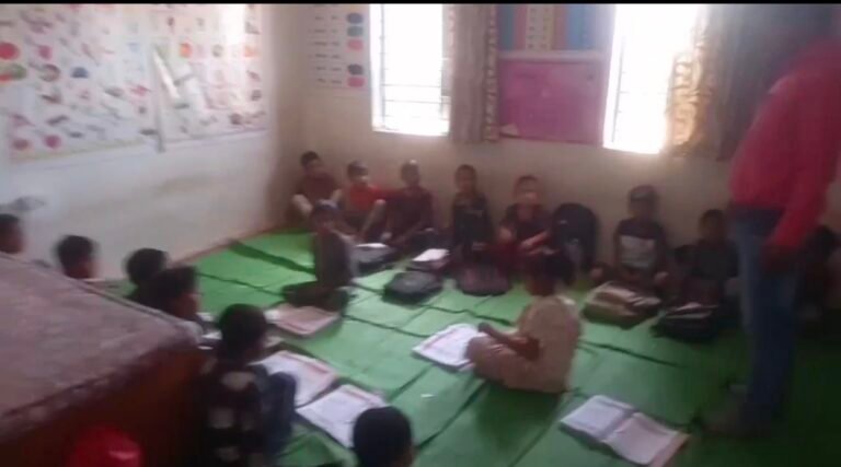 इन नंन्हे बच्चों के भविष्य के साथ हो रहा खिलवाड़ 
