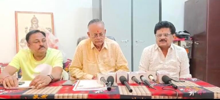 कमलेश शाह को 412 मतों से पराजित करने के बाद प्रेस से रूबरू हुए