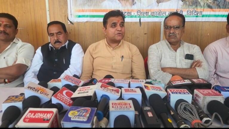 मध्य प्रदेश कांग्रेस कमेटी के प्रवक्ता शैलेंद्र पटेल विदिशा में ली प्रेस वार्ता