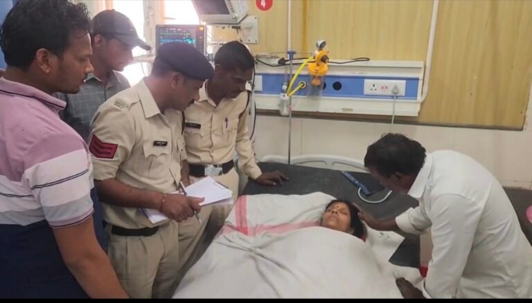 बाढ़ वाले गणेश मंदिर के नजदीक बेतवा नदी के पुल से नदी में कूदी महिला