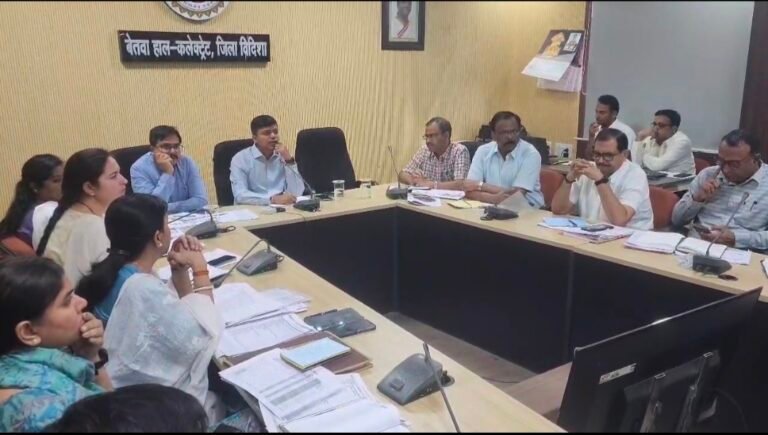 कलेक्टर द्वारा खरीदी केंद्रों का किया गया