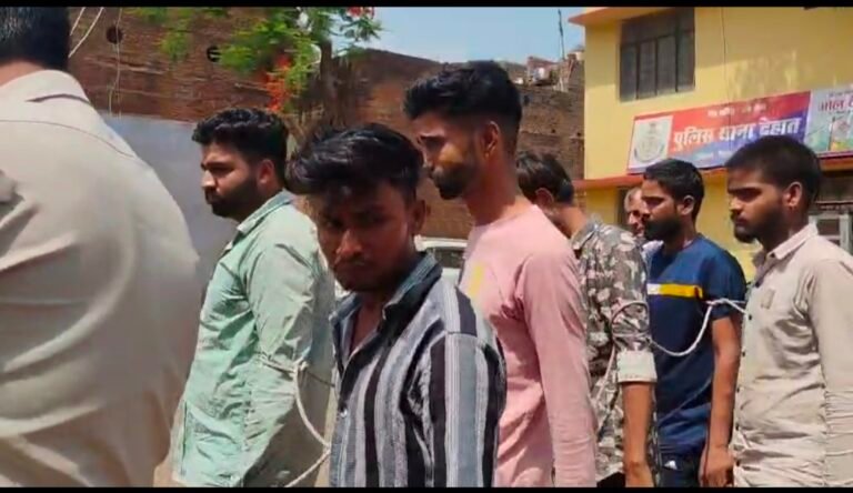 7 आरोपी गिरफ्तार, पुलिस ने निकाला जुलूस
