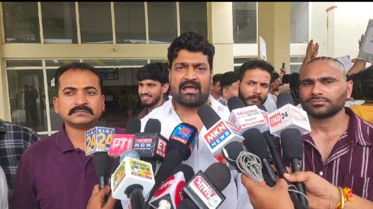 रात रायसेन विदिशा के बीच गौ तस्करी करते वाहन पकड़ा